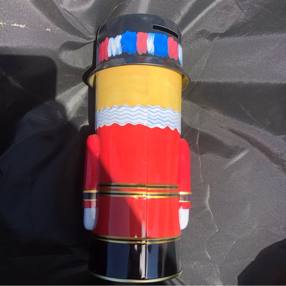 Harrods Beefeater Bear Collectable Piggy Bank - Originally a shortbread Tin. - Picture 6 of 7